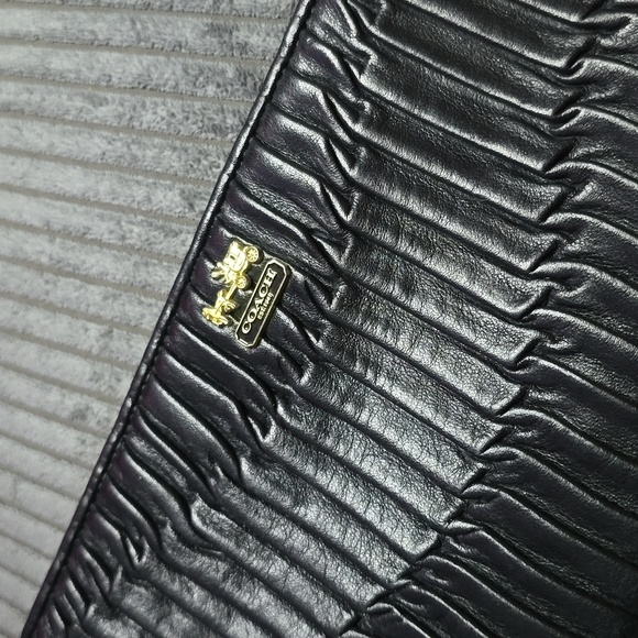 Euc coach large pleated leather clutch bag purple lined - Picture 2 of 4